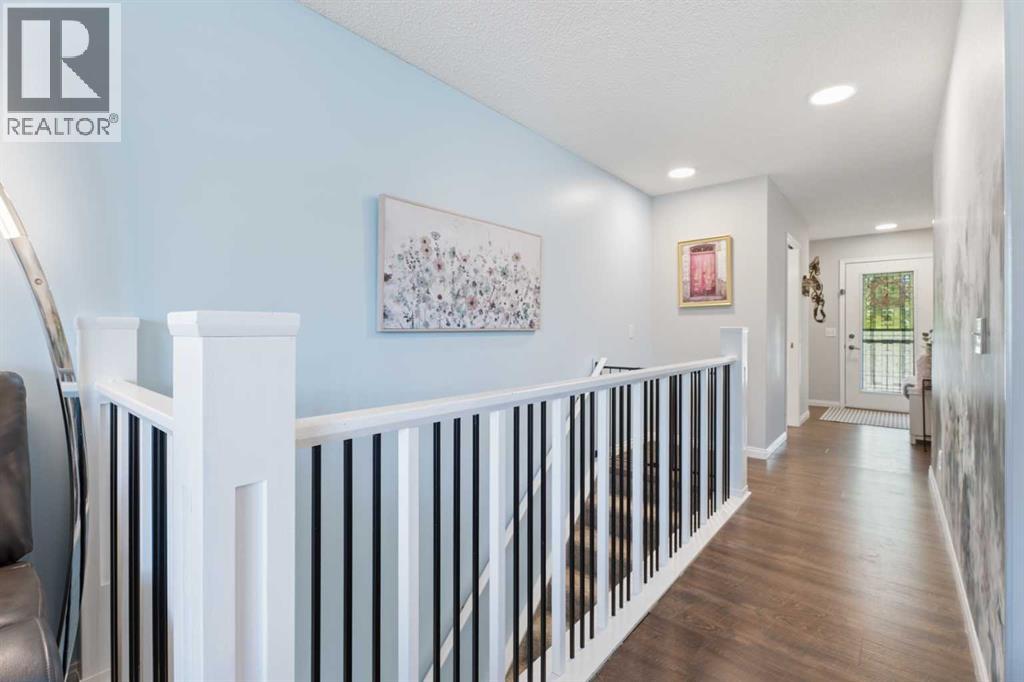 120 Mt Aberdeen Manor Se, Calgary, Alberta  T2Z 3N8 - Photo 4 - A2318004