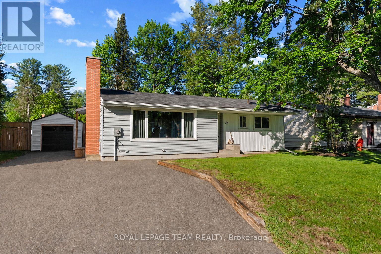 25 FRONTENAC CRESCENT, Deep River, Ontario