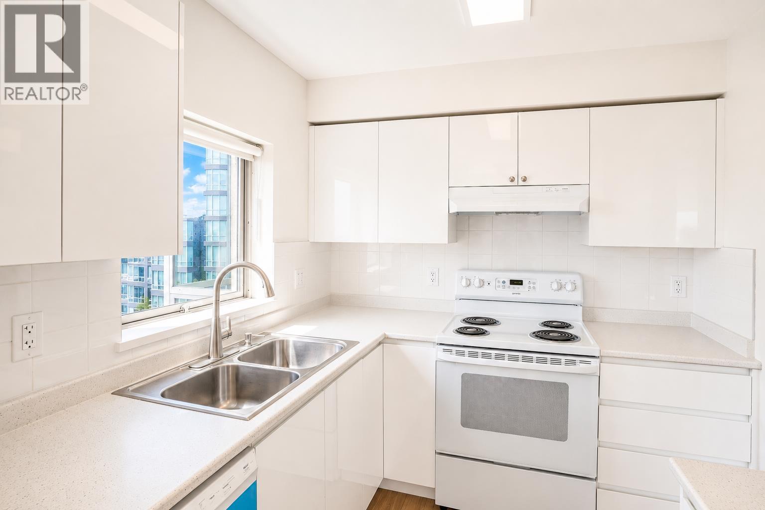 1206 9623 Manchester Drive, Burnaby, British Columbia  V3N 4Y8 - Photo 13 - R3132544