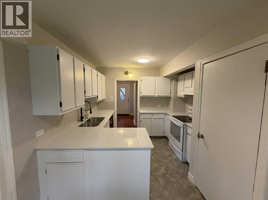520 20 Street S, Lethbridge, Alberta  T1J 3H9 - Photo 3 - A2316618