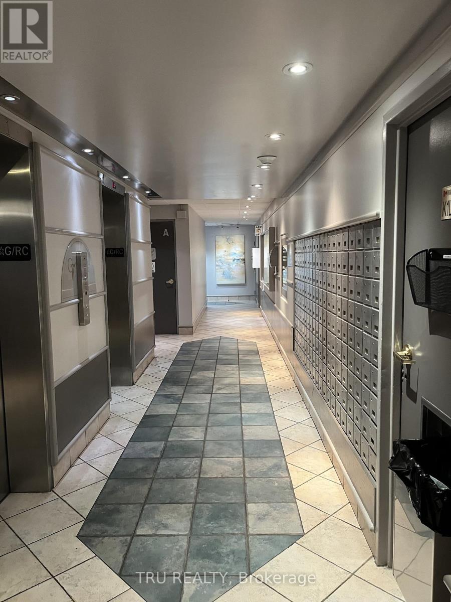 Ph6 - 158c Mcarthur Avenue, Ottawa, Ontario  K1L 8E7 - Photo 3 - X13245796