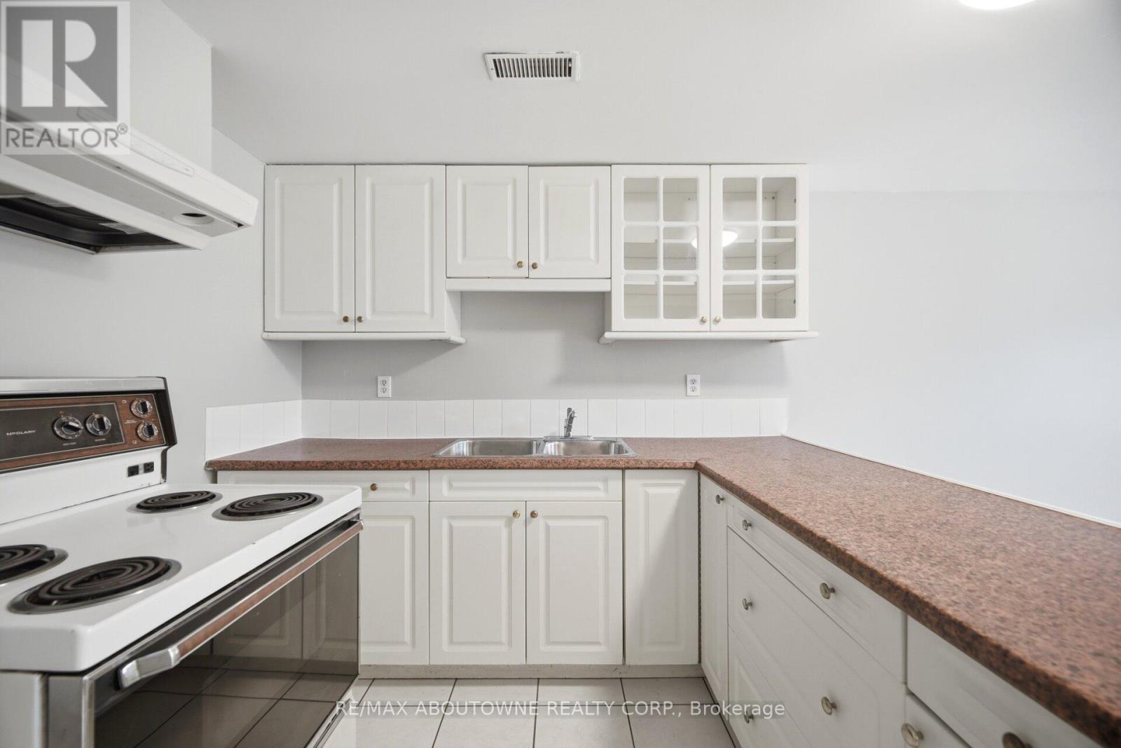3 - 203 Nelson Street, Oakville, Ontario  L6L 3J4 - Photo 17 - W13238270