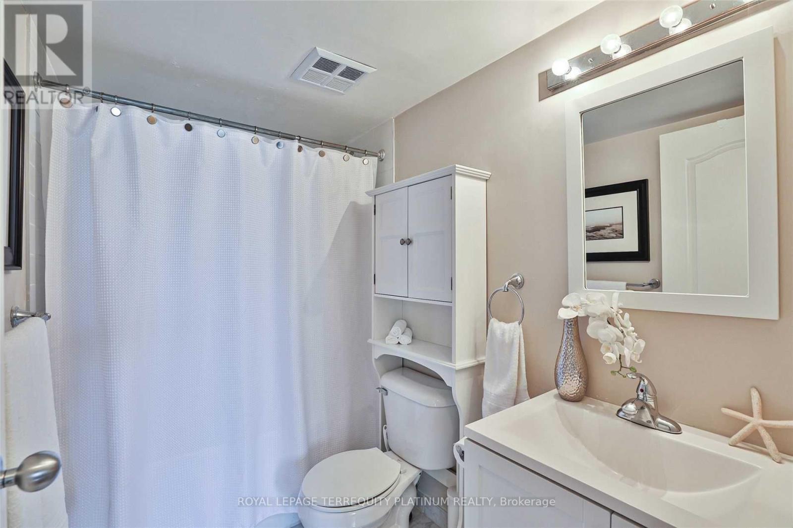 1801 - 25 Grenville Street, Toronto, Ontario  M4Y 2X5 - Photo 12 - C13245832