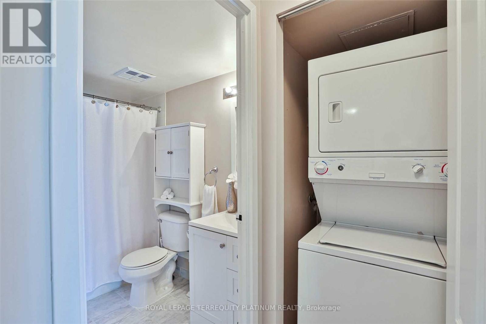 1801 - 25 Grenville Street, Toronto, Ontario  M4Y 2X5 - Photo 13 - C13245832