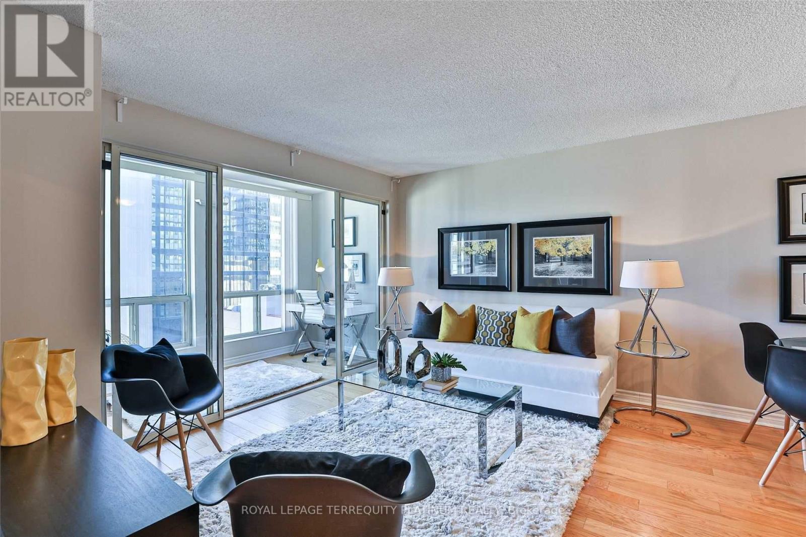 1801 - 25 Grenville Street, Toronto, Ontario  M4Y 2X5 - Photo 2 - C13245832