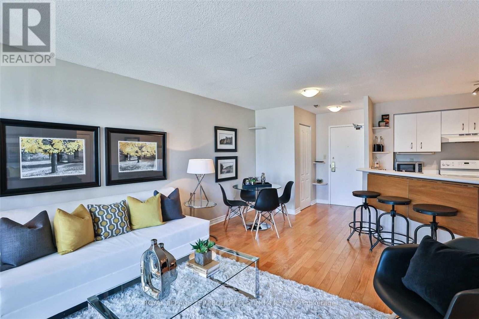 1801 - 25 Grenville Street, Toronto, Ontario  M4Y 2X5 - Photo 3 - C13245832