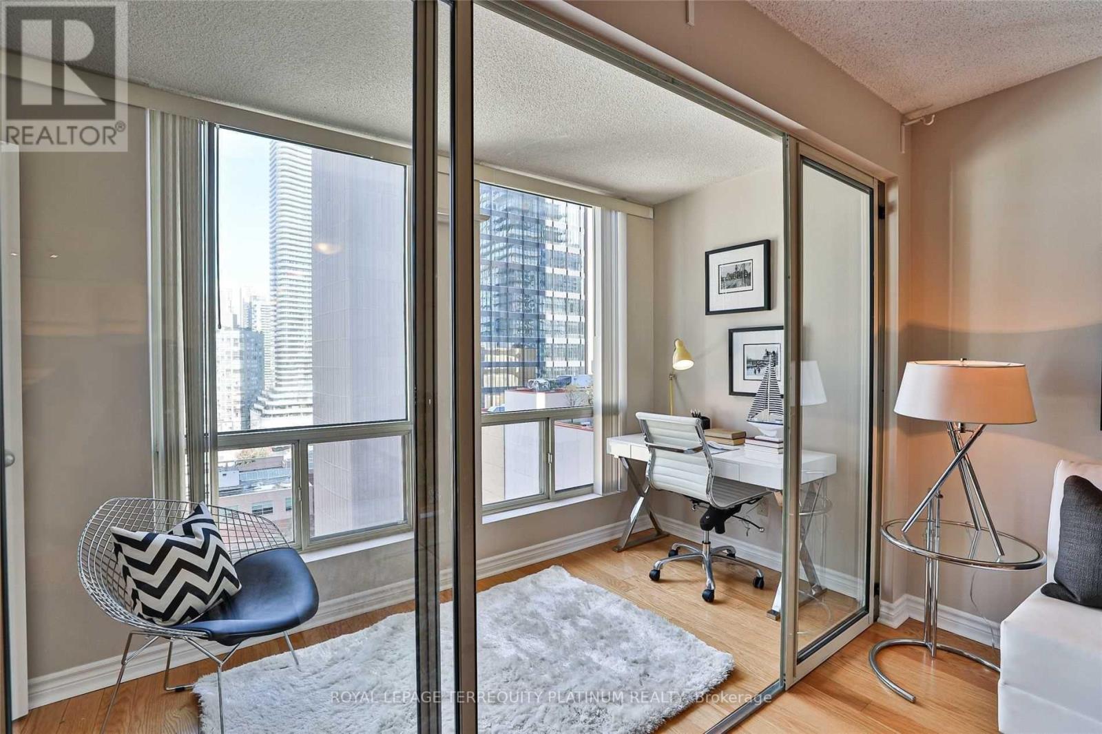 1801 - 25 Grenville Street, Toronto, Ontario  M4Y 2X5 - Photo 6 - C13245832
