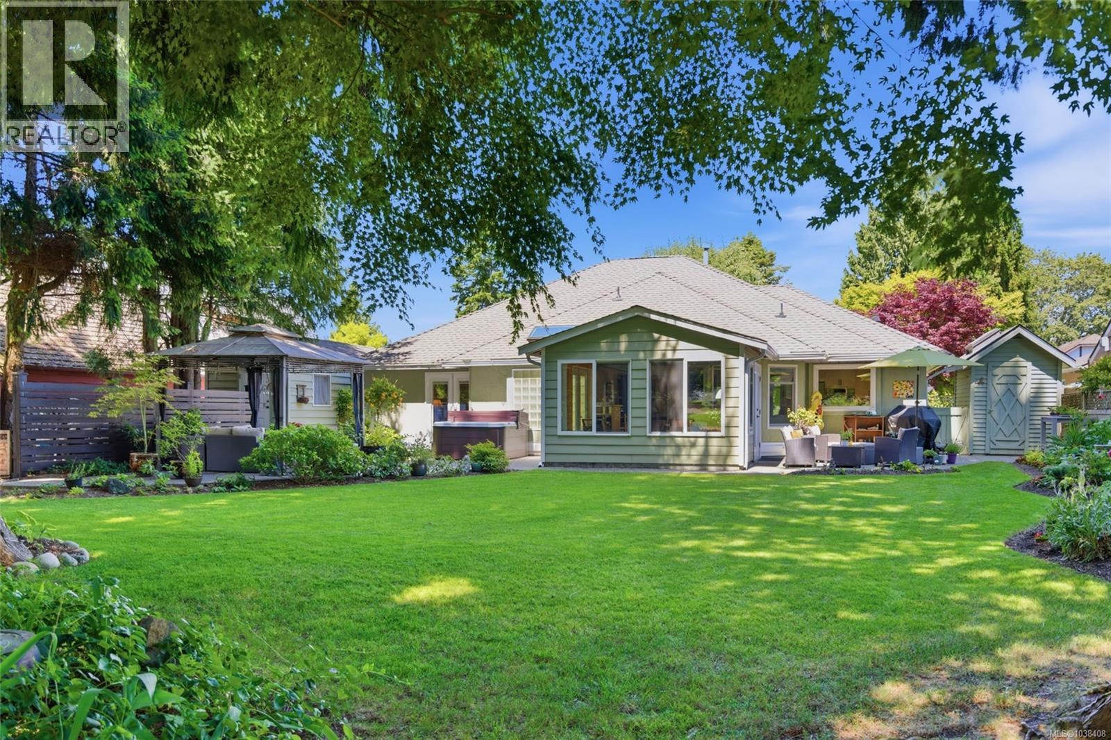 1000 Eaglecrest Dr, Qualicum Beach, British Columbia  V9K 1E9 - Photo 2 - 1038408