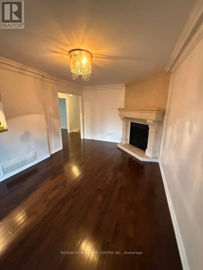 1561 Wintergrove Gardens, Mississauga, Ontario  L5M 3Z9 - Photo 10 - W13245772