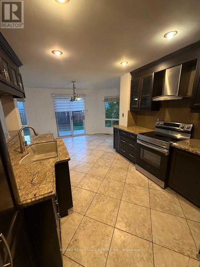1561 Wintergrove Gardens, Mississauga, Ontario  L5M 3Z9 - Photo 13 - W13245772