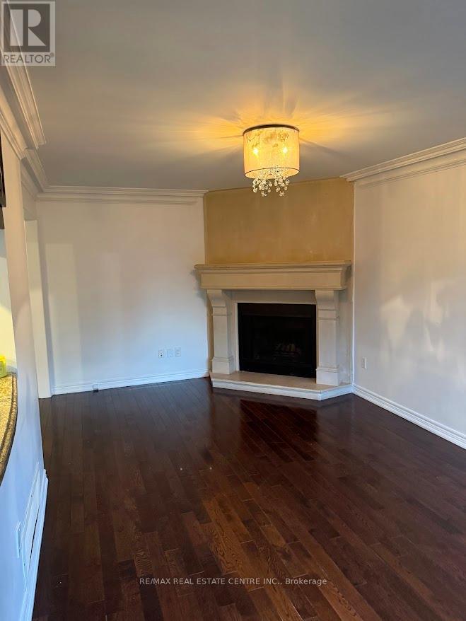 1561 Wintergrove Gardens, Mississauga, Ontario  L5M 3Z9 - Photo 8 - W13245772