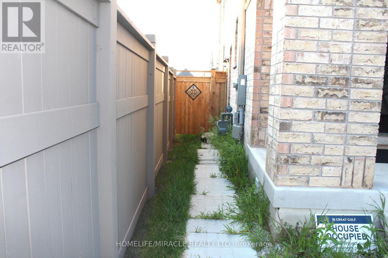 35 Merrimac Drive, Brampton, Ontario  L6Y 6K4 - Photo 3 - W13245834