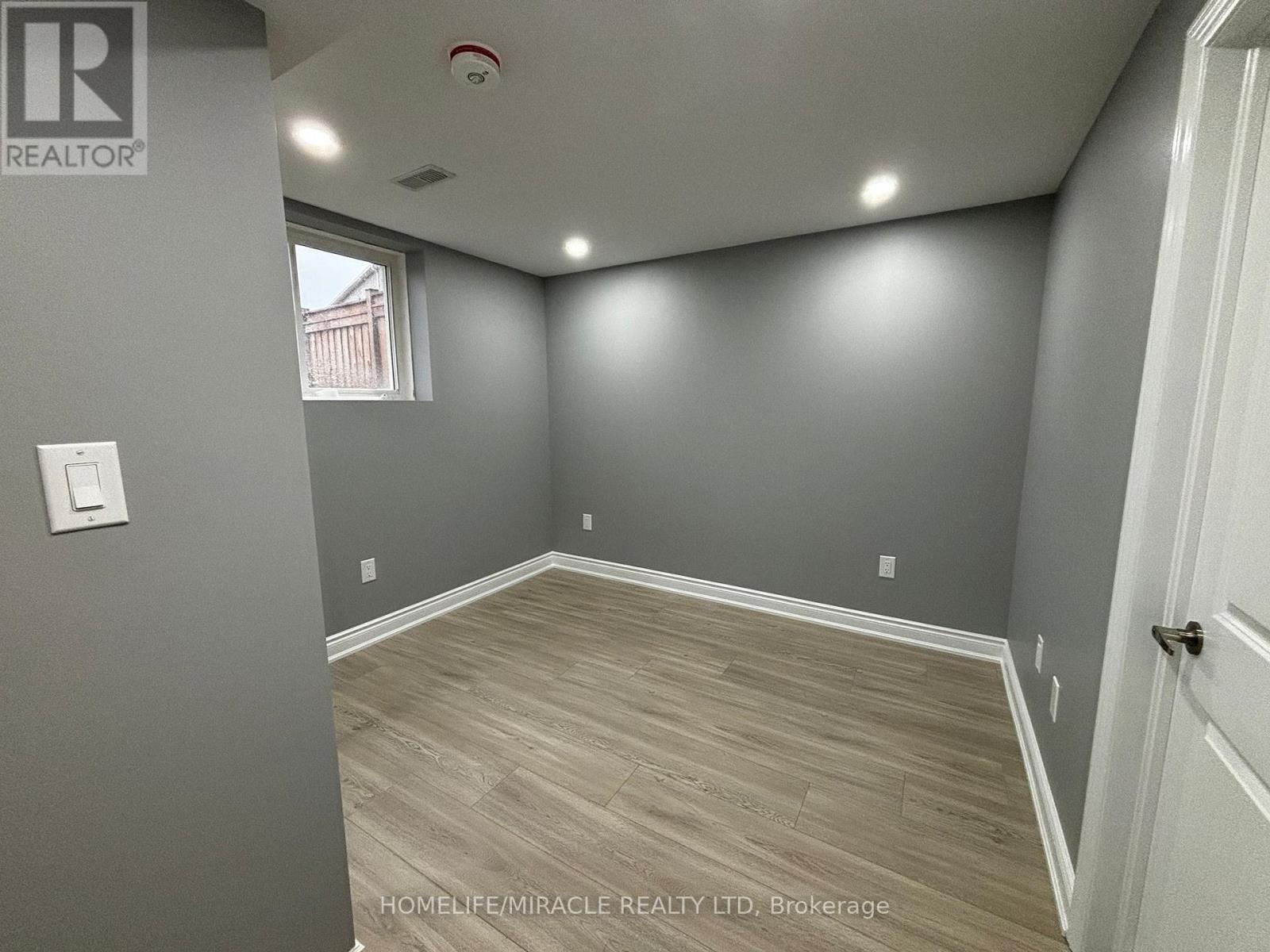 35 Merrimac Drive, Brampton, Ontario  L6Y 6K4 - Photo 6 - W13245834