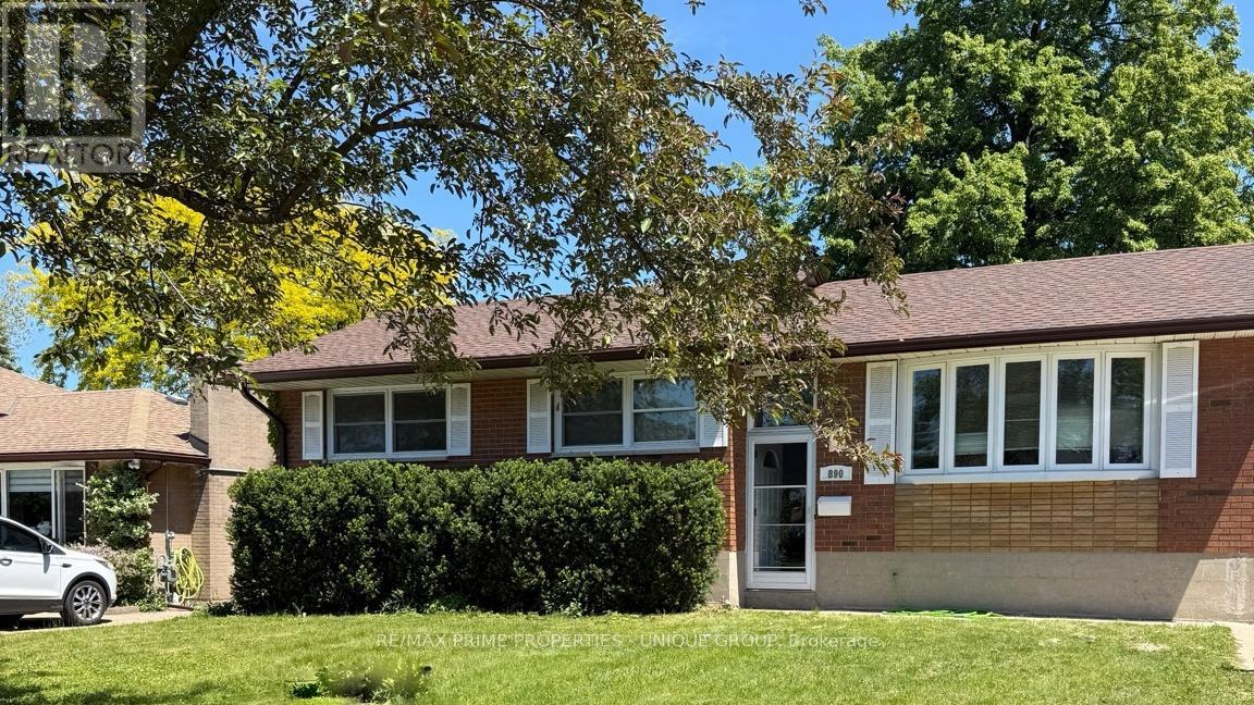 890 HOLLANDS AVENUE, Sarnia, Ontario