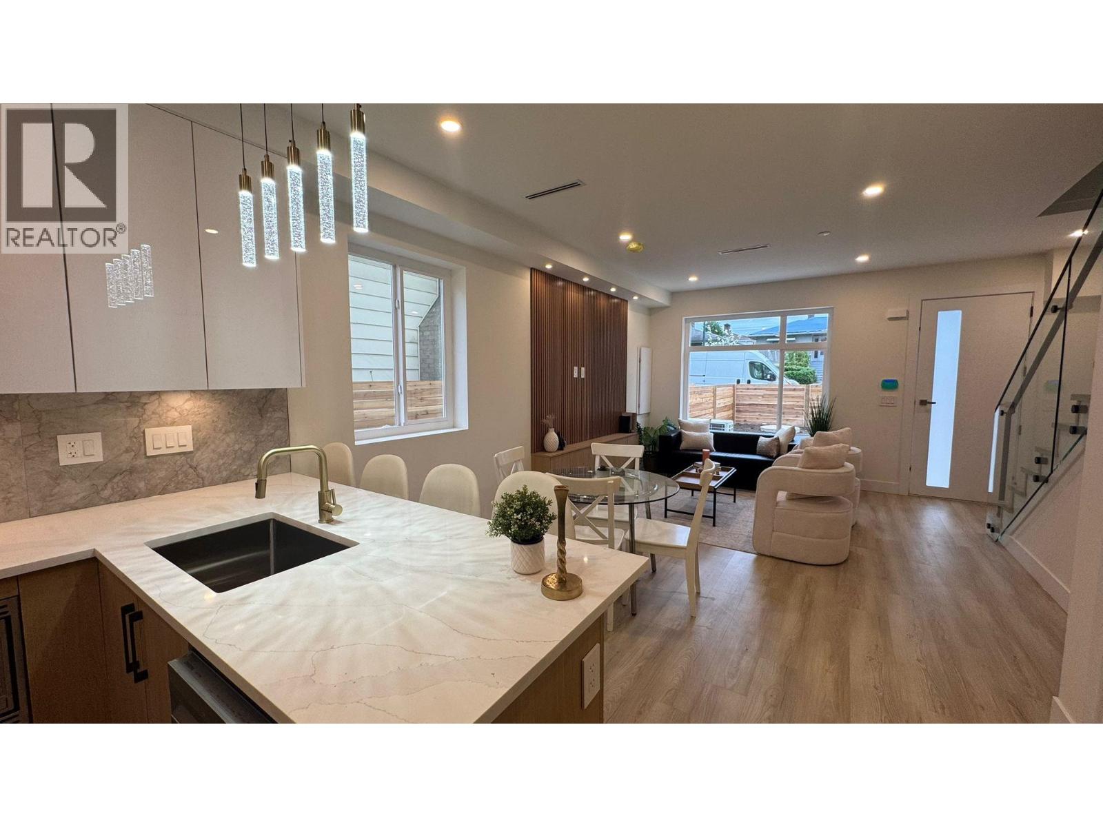 4 5779 Clarendon Street, Vancouver, British Columbia  V5R 3K4 - Photo 3 - R3131990