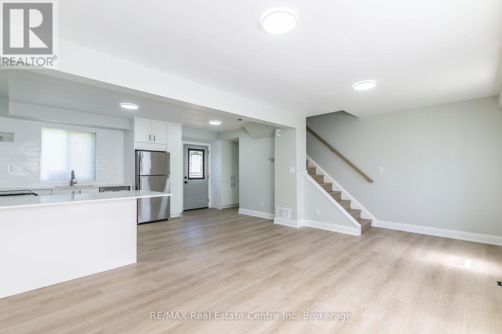16 June Avenue, Guelph, Ontario  N1H 1H6 - Photo 4 - X13245924