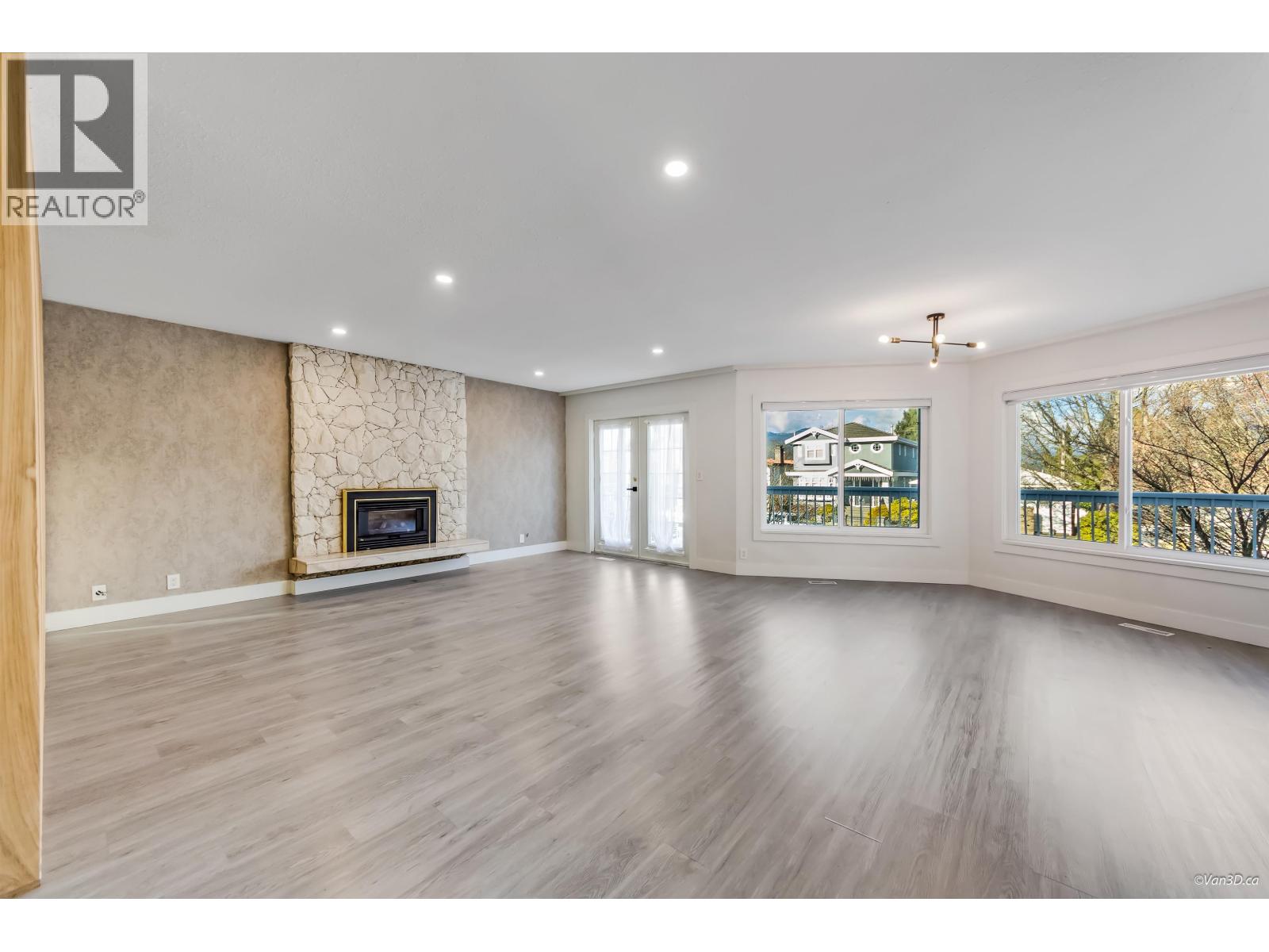 4346 Dundas Street, Burnaby, British Columbia  V5C 1B3 - Photo 9 - R3132479