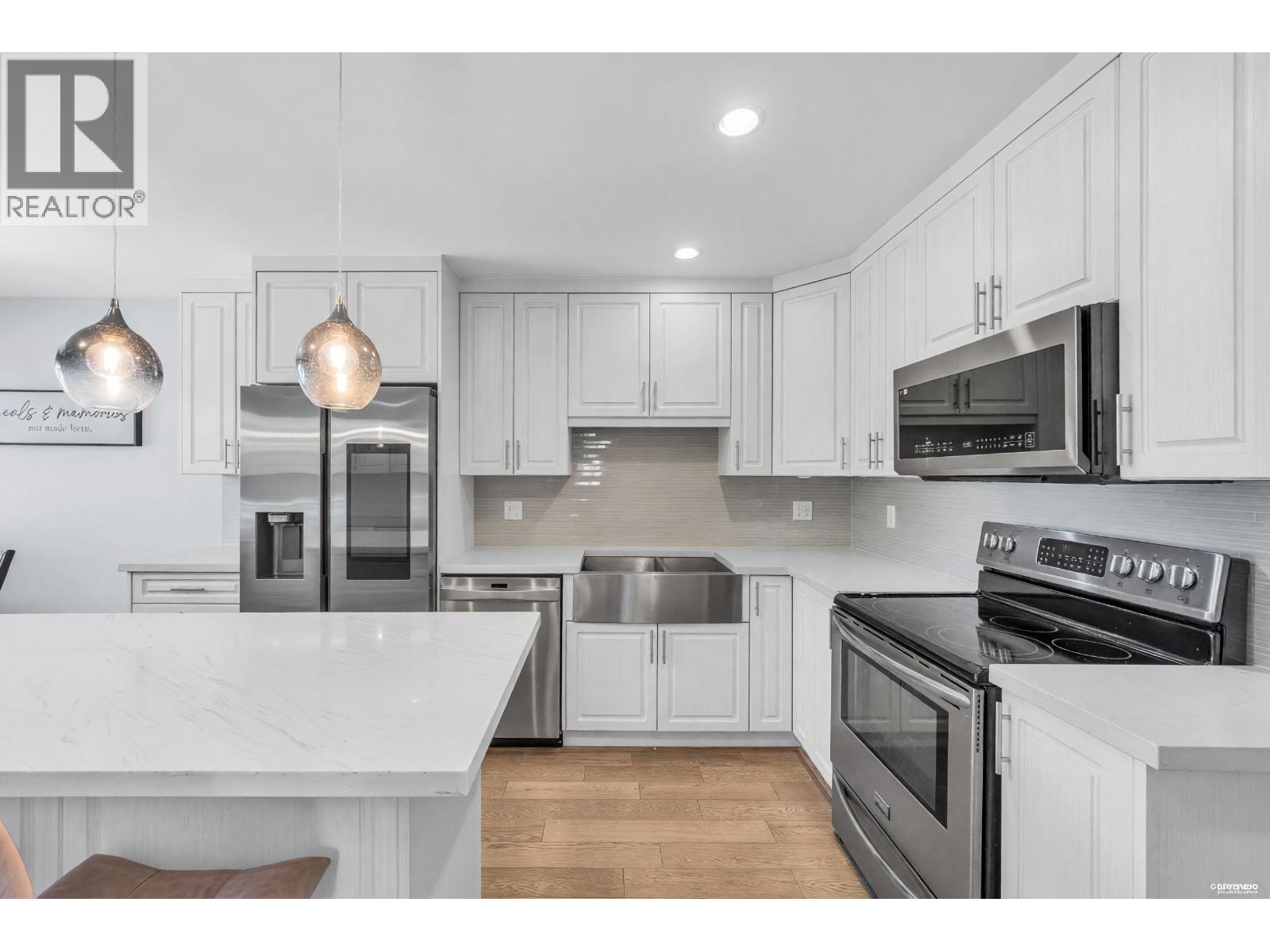 6655 - 6657 Aubrey Street, Burnaby, British Columbia  V5B 2E3 - Photo 4 - R3132571