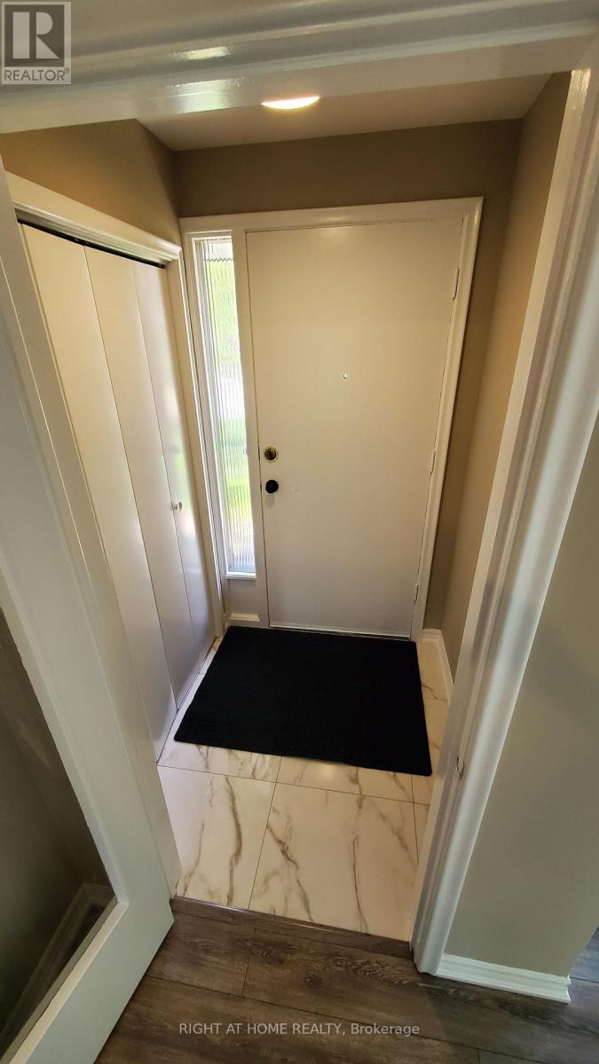 1 - 169 Yorkview Drive, Toronto, Ontario  M2R 1K2 - Photo 4 - C13245968