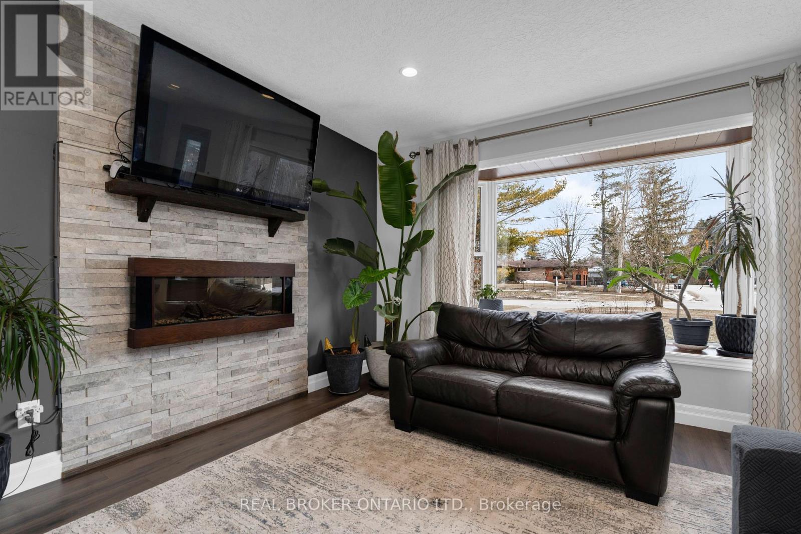 213 Centre Street, Essa, Ontario  L0M 1B0 - Photo 9 - N12931446
