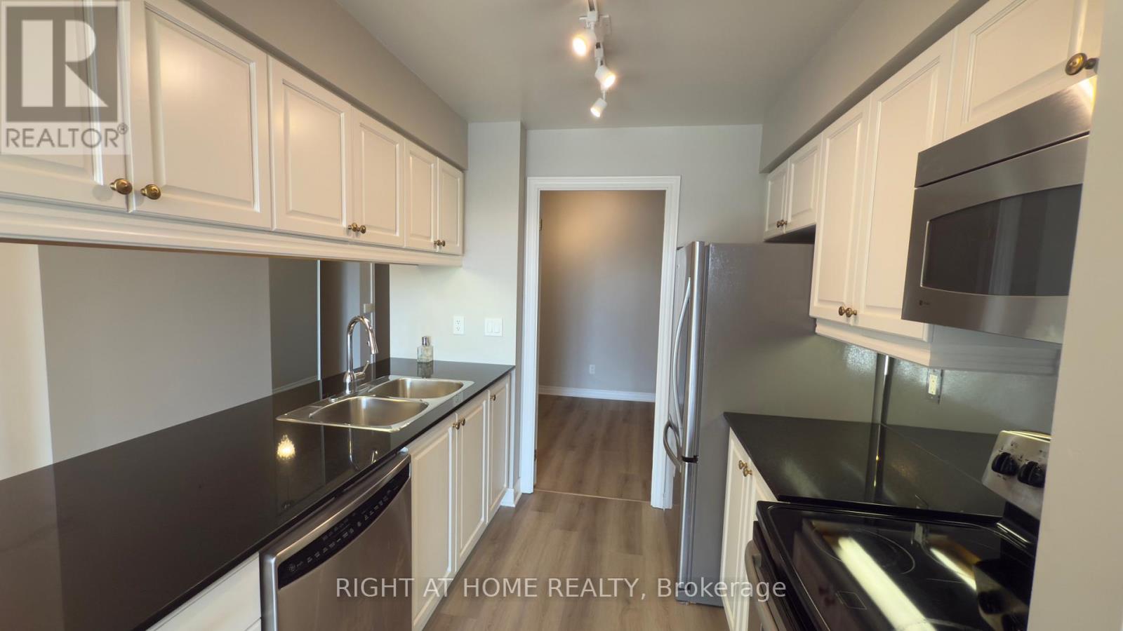 703 - 40 Old Mill Road, Oakville, Ontario  L6J 7W2 - Photo 12 - W13245972