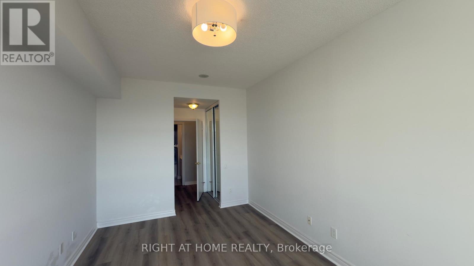 703 - 40 Old Mill Road, Oakville, Ontario  L6J 7W2 - Photo 2 - W13245972