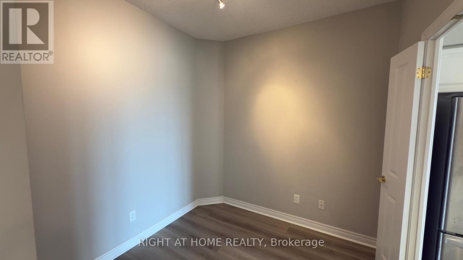 703 - 40 Old Mill Road, Oakville, Ontario  L6J 7W2 - Photo 8 - W13245972