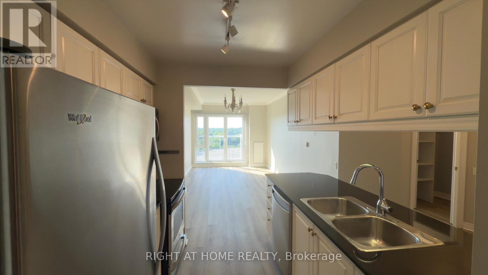 703 - 40 Old Mill Road, Oakville, Ontario  L6J 7W2 - Photo 9 - W13245972