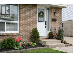 105 MAPLE Avenue, Stratford, Ontario