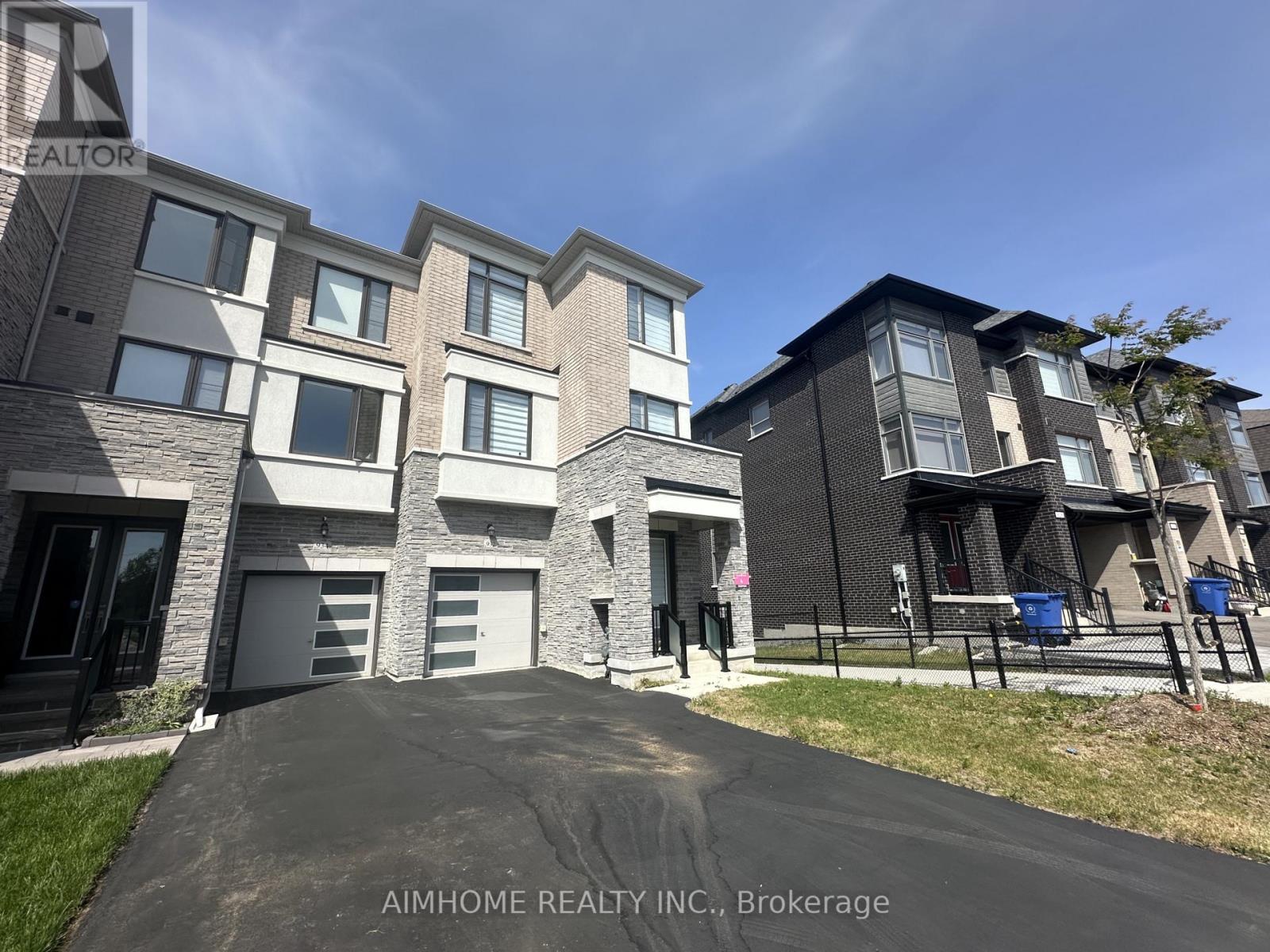 932 Isaac Phillips Way, Newmarket, Ontario  L3X 0M7 - Photo 2 - N13245974