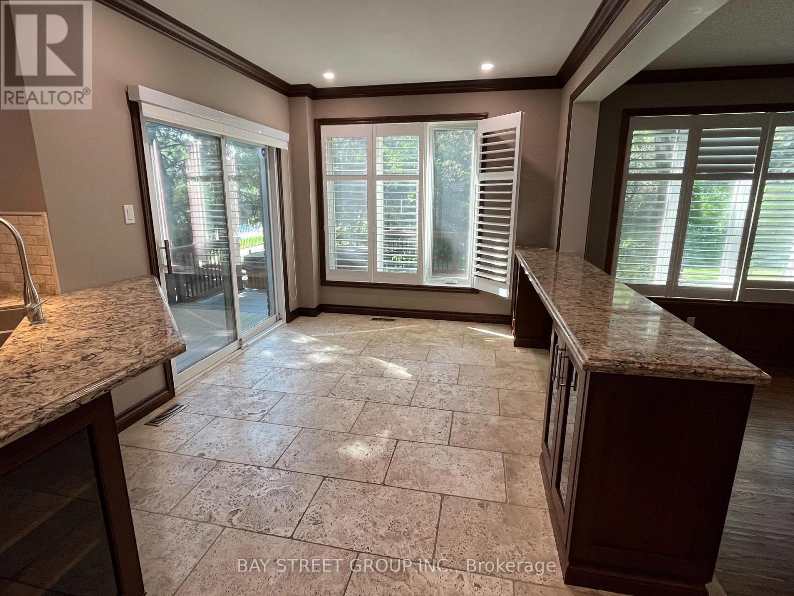 1035 Masters Green, Oakville, Ontario  L6M 2N8 - Photo 12 - W13245976