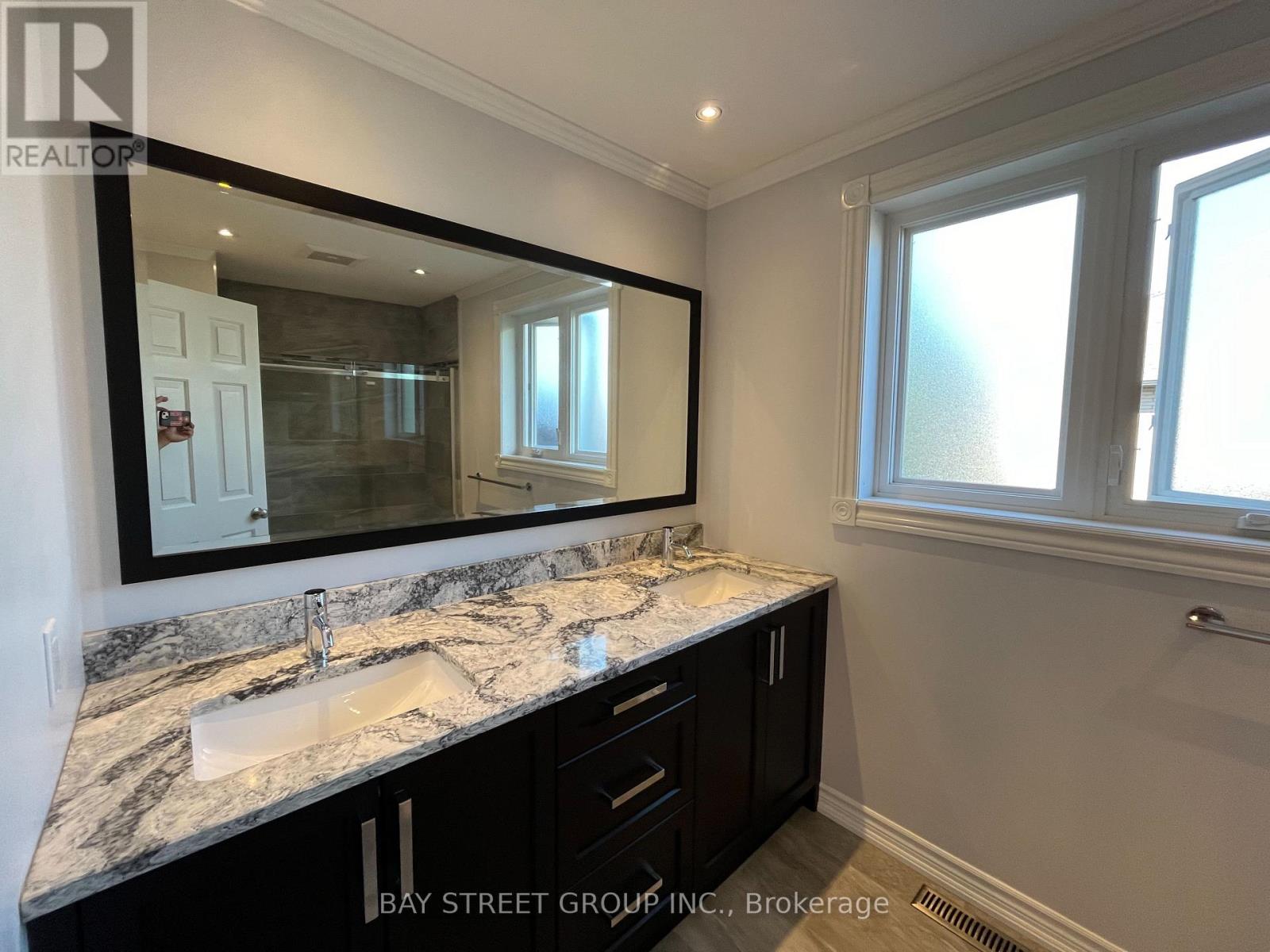 1035 Masters Green, Oakville, Ontario  L6M 2N8 - Photo 31 - W13245976