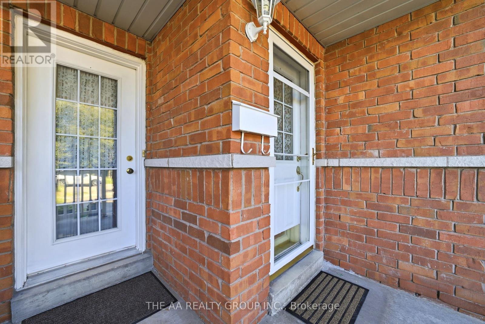 93 San Gabriele Place, Toronto, Ontario  M9L 3A5 - Photo 2 - W13246006