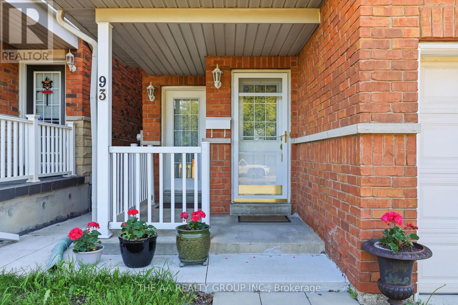 93 San Gabriele Place, Toronto, Ontario  M9L 3A5 - Photo 3 - W13246006