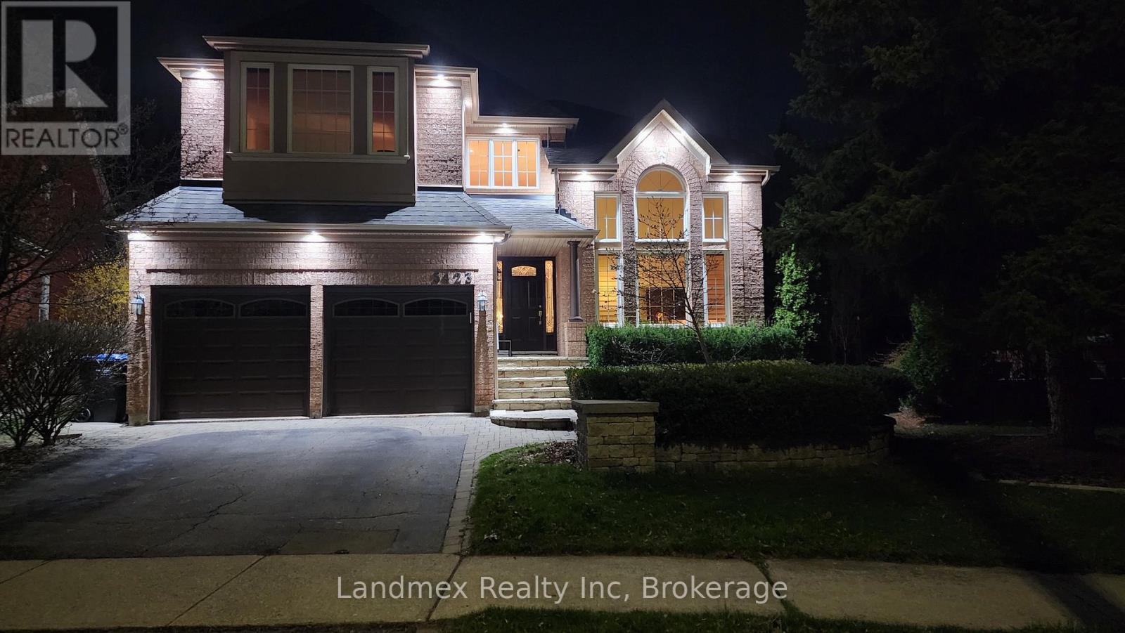 5423 Planter's Wood Court, Mississauga, Ontario  L5M 5V6 - Photo 2 - W13246012