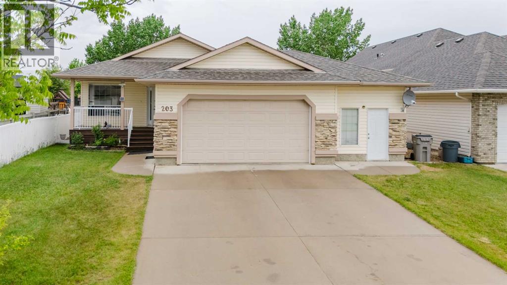 203 Pinnacle Way, Grande Prairie, Alberta  T8W 2S9 - Photo 1 - A2317266