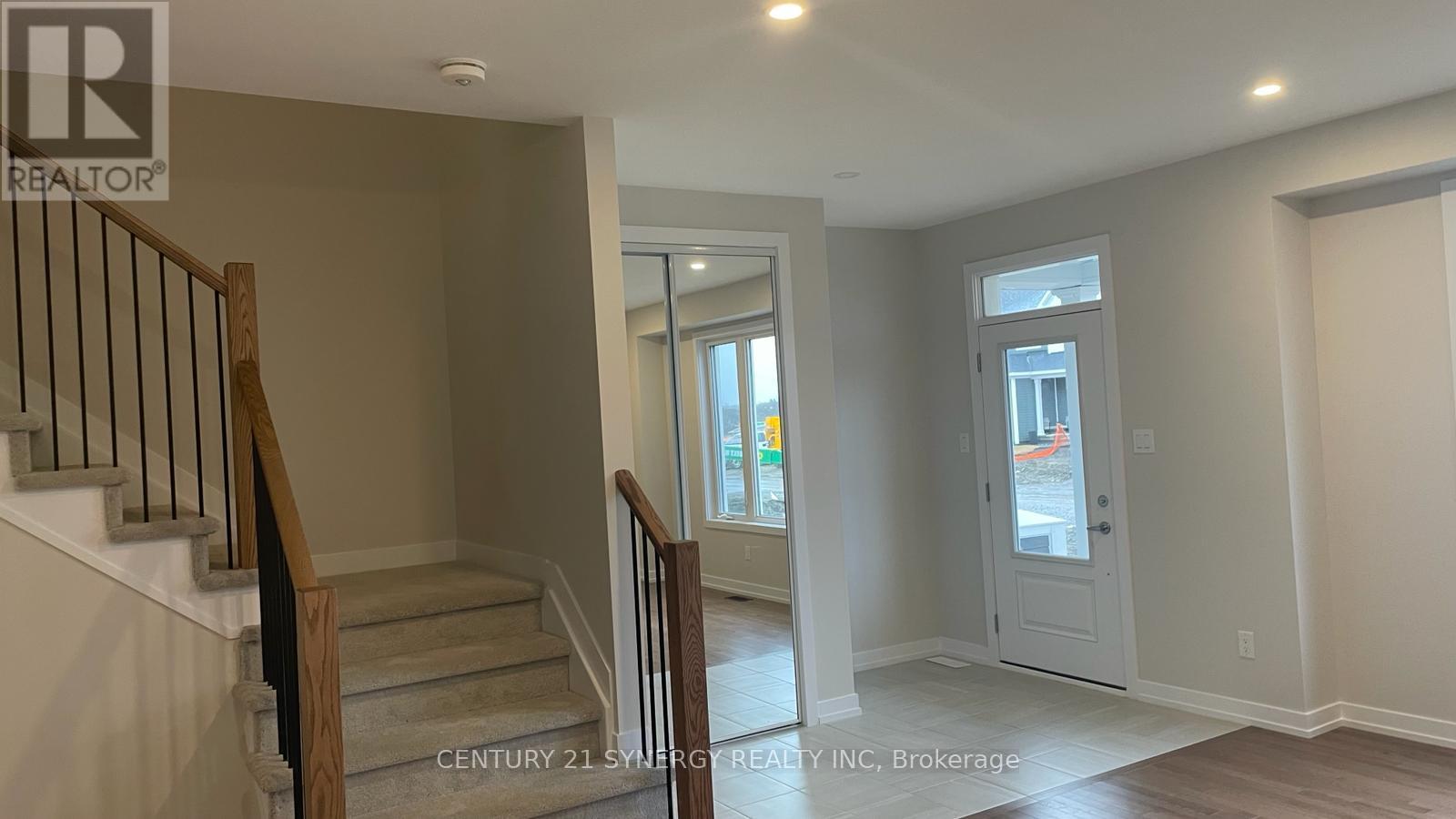 516 Oldenburg Avenue S, Mississauga, Ontario  K0A 2Z0 - Photo 2 - W13246070
