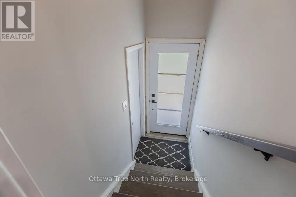 35 Tauvette Street, Ottawa, Ontario  K1B 3A1 - Photo 6 - X13246042