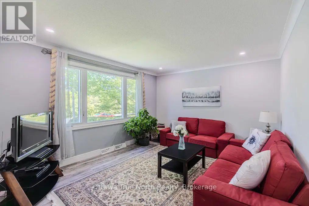 35 Tauvette Street, Ottawa, Ontario  K1B 3A1 - Photo 7 - X13246042