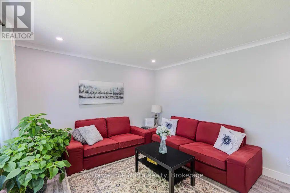 35 Tauvette Street, Ottawa, Ontario  K1B 3A1 - Photo 8 - X13246042