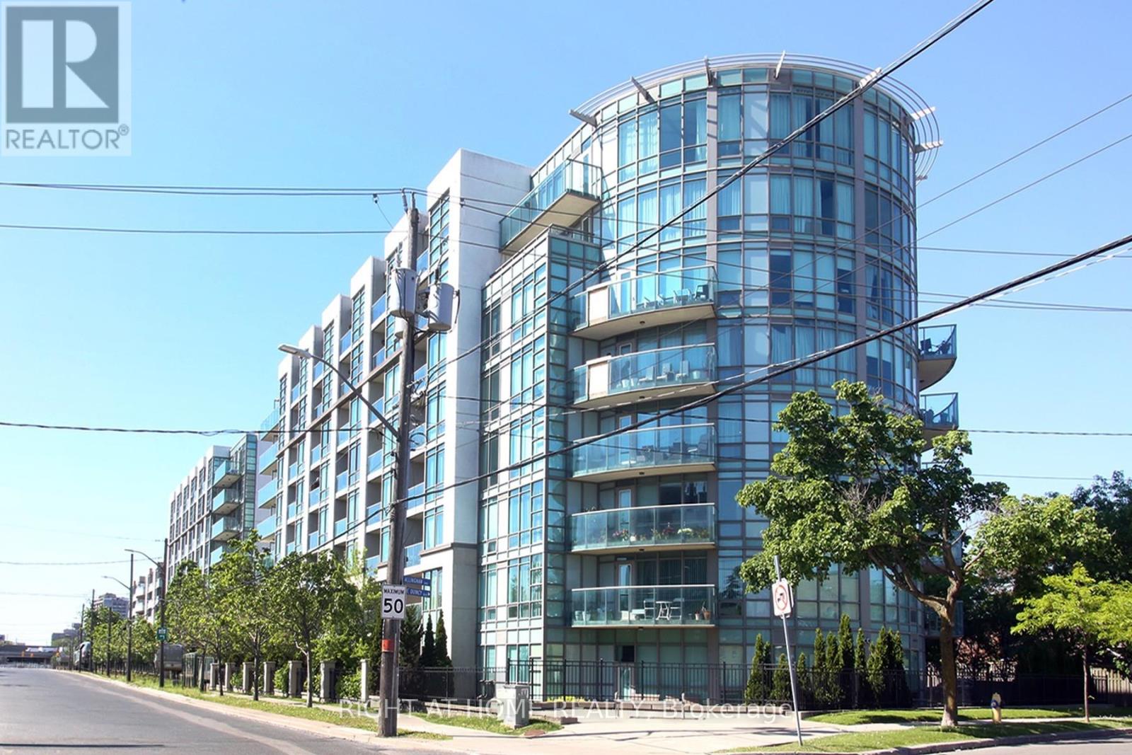 <div class="slider-price">$679,900</div><p>505 - 3830 Bathurst Street, Toronto, Ontario</p>