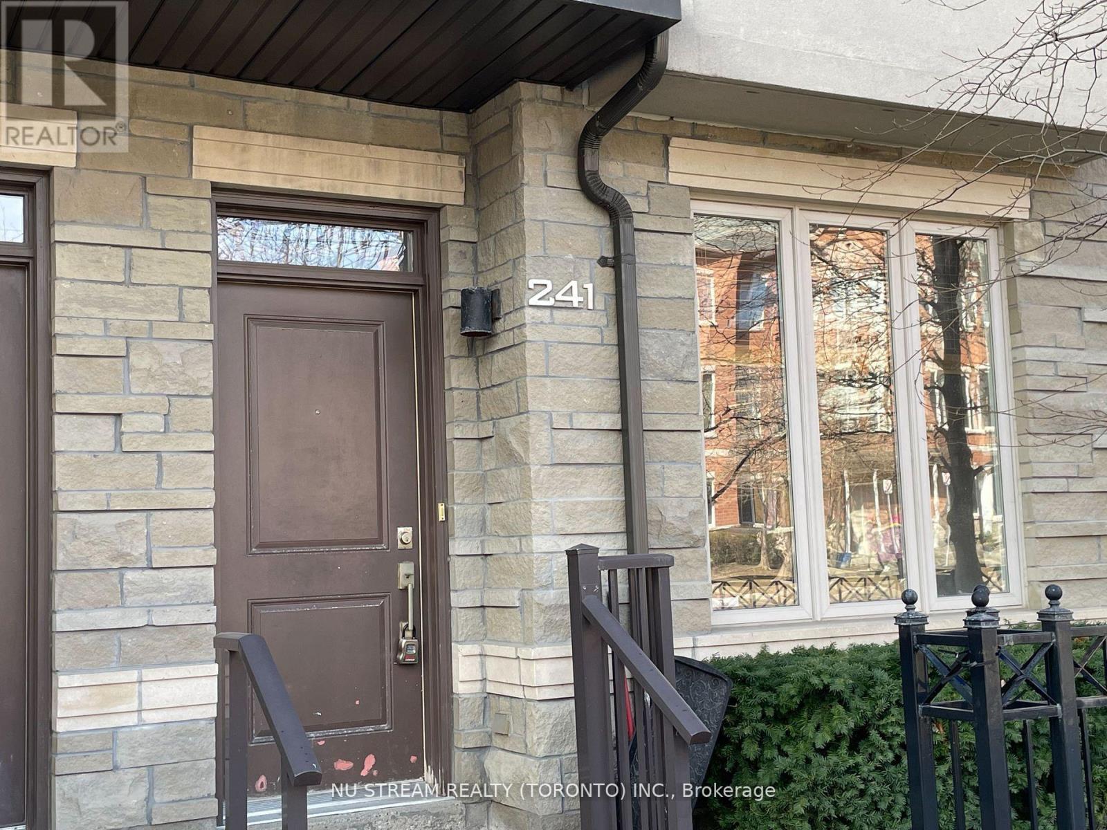 241 South Park Road, Markham, Ontario  L3T 0B6 - Photo 2 - N13246062