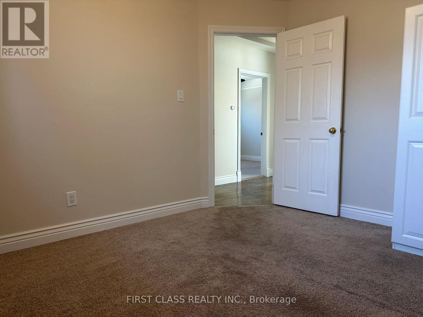Upper - 28 Collins Crescent, Aurora, Ontario  L4G 2W2 - Photo 12 - N13246068