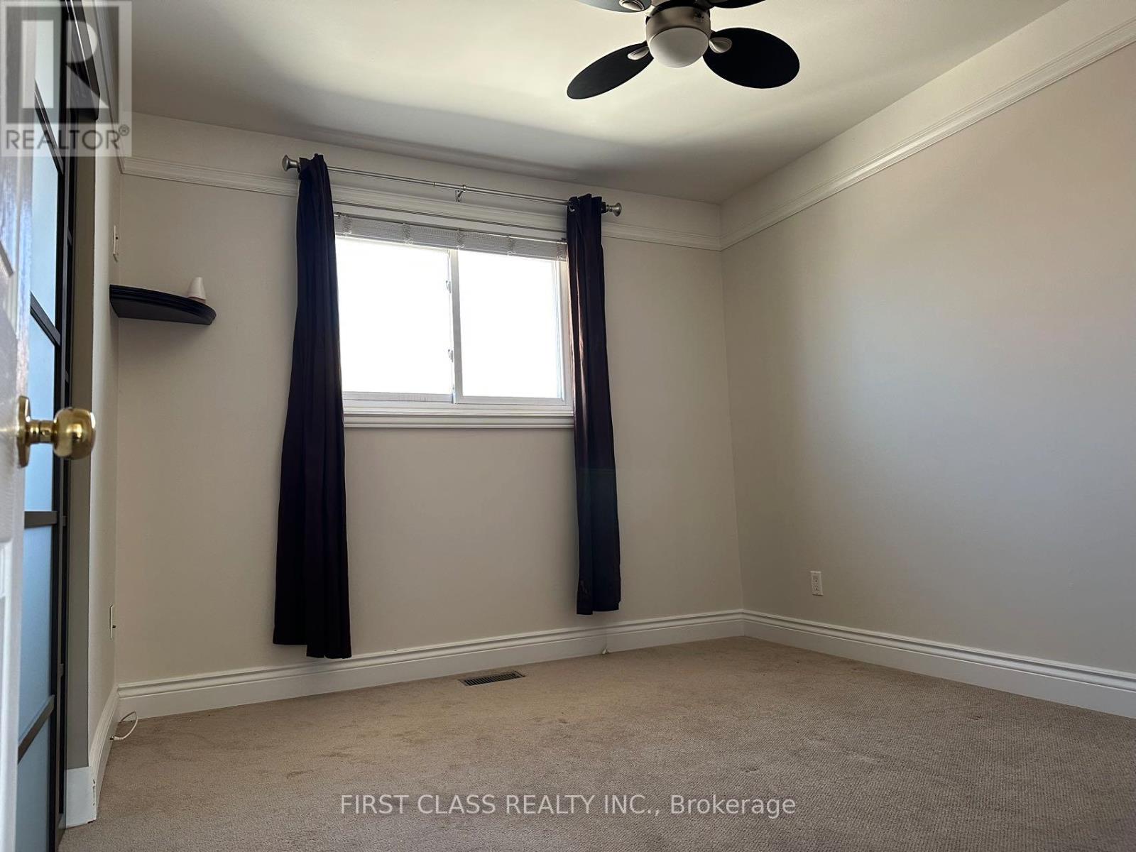 Upper - 28 Collins Crescent, Aurora, Ontario  L4G 2W2 - Photo 14 - N13246068