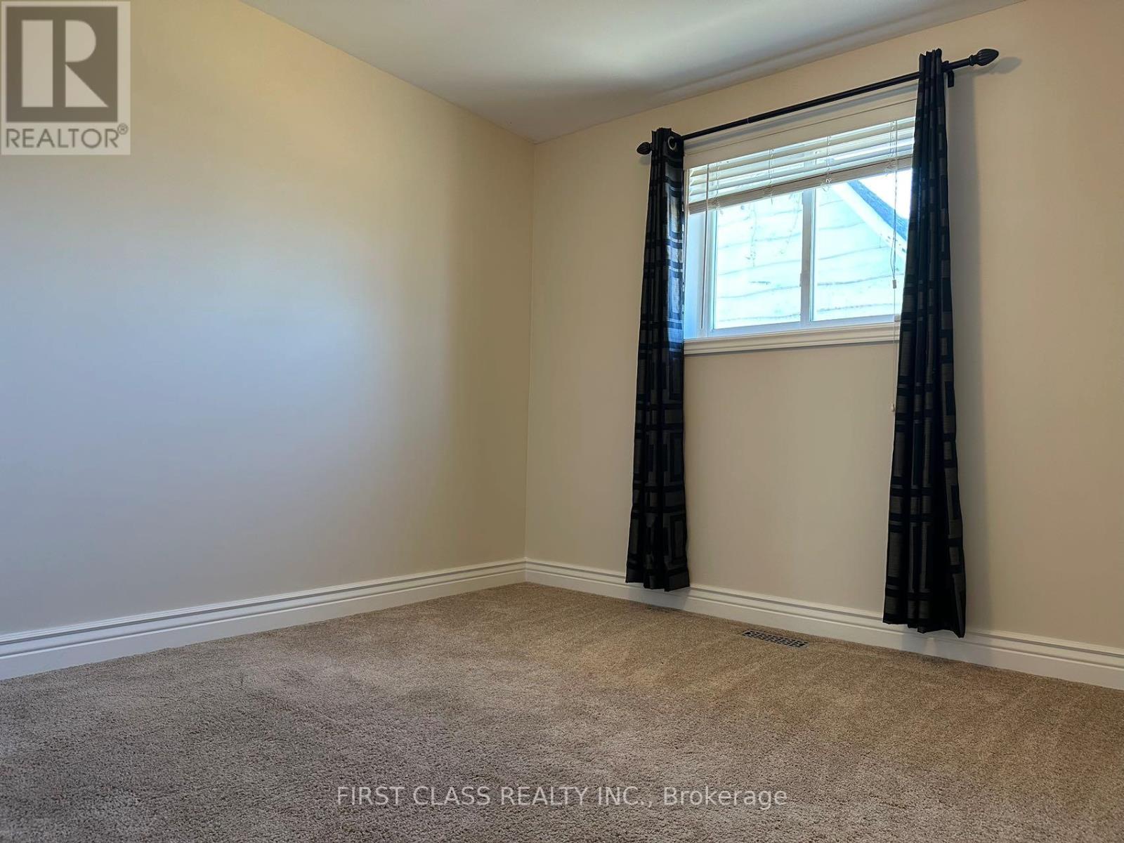 Upper - 28 Collins Crescent, Aurora, Ontario  L4G 2W2 - Photo 9 - N13246068