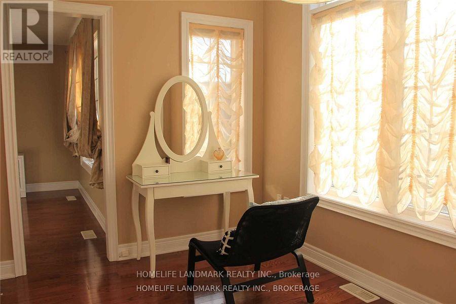 2245 Carm Drive, Oakville, Ontario  L6M 0H8 - Photo 4 - W13246032