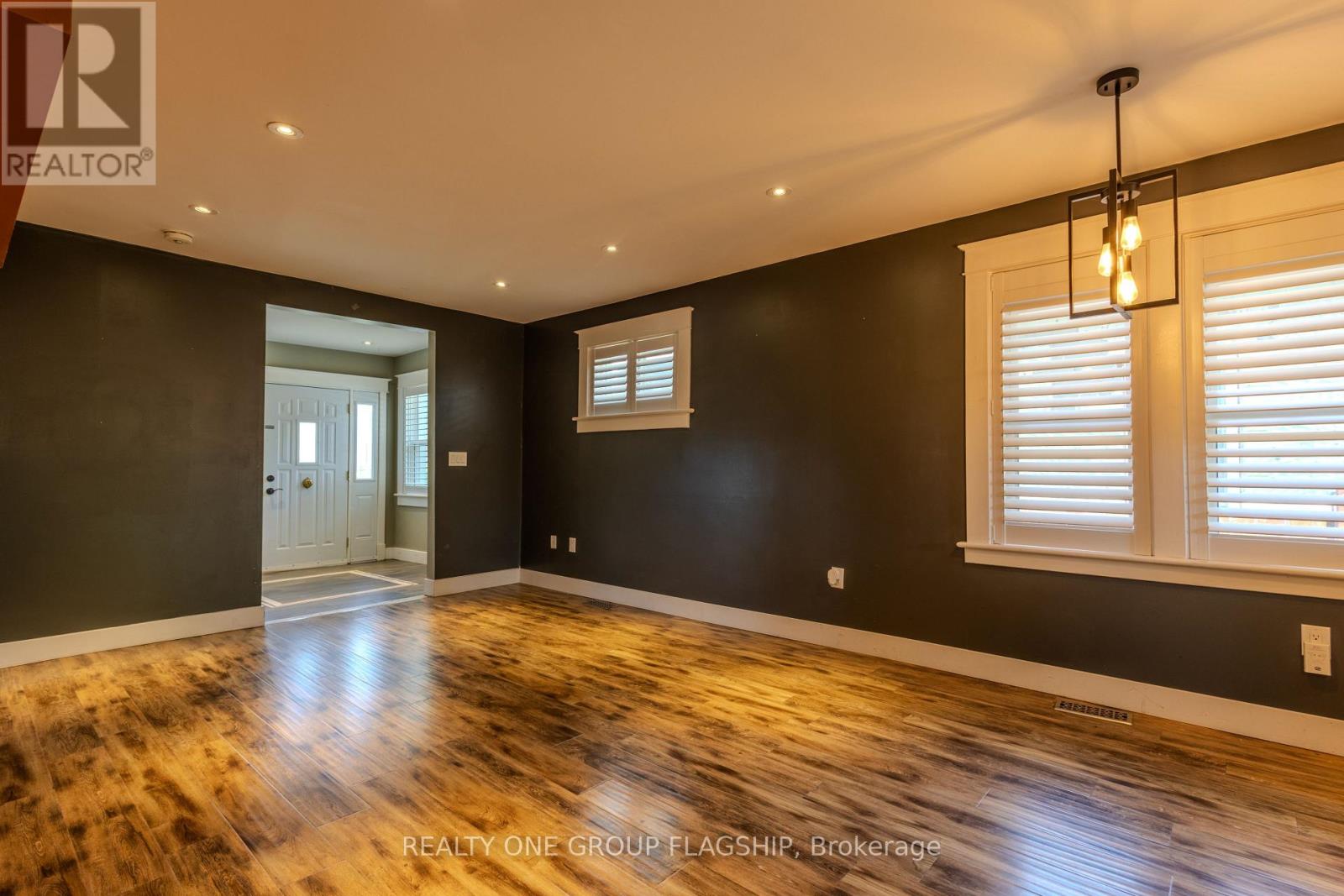 4774 Third Avenue, Niagara Falls, Ontario  L2E 4L6 - Photo 17 - X13246072