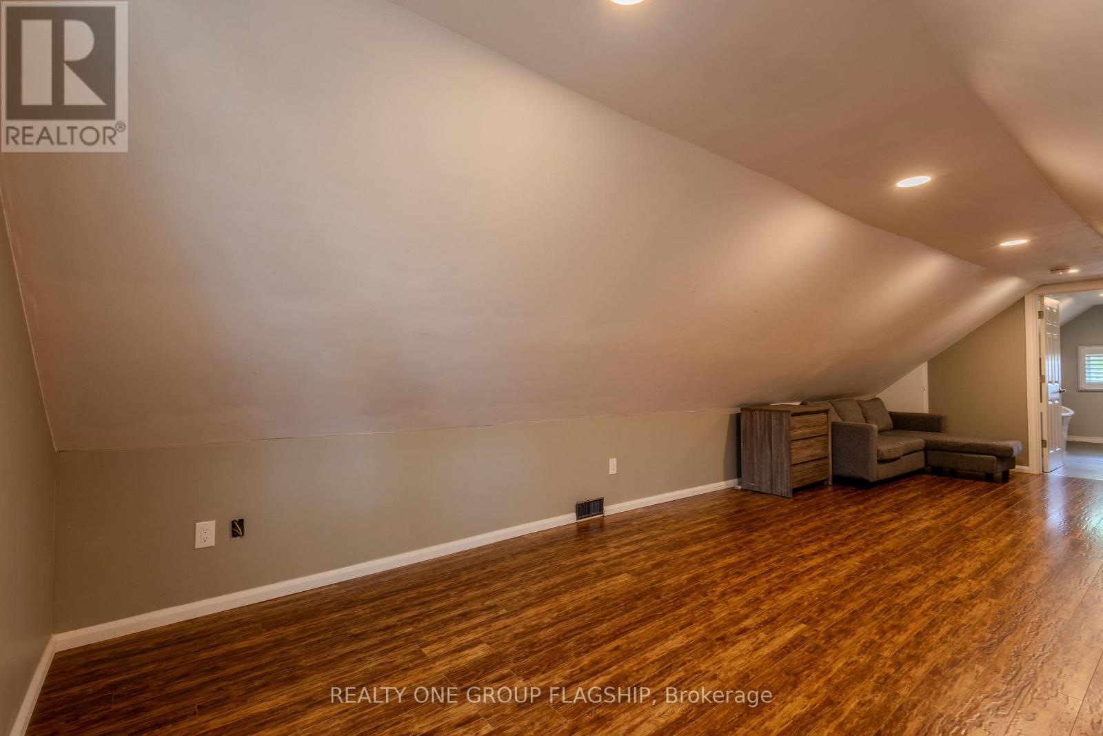 4774 Third Avenue, Niagara Falls, Ontario  L2E 4L6 - Photo 21 - X13246072