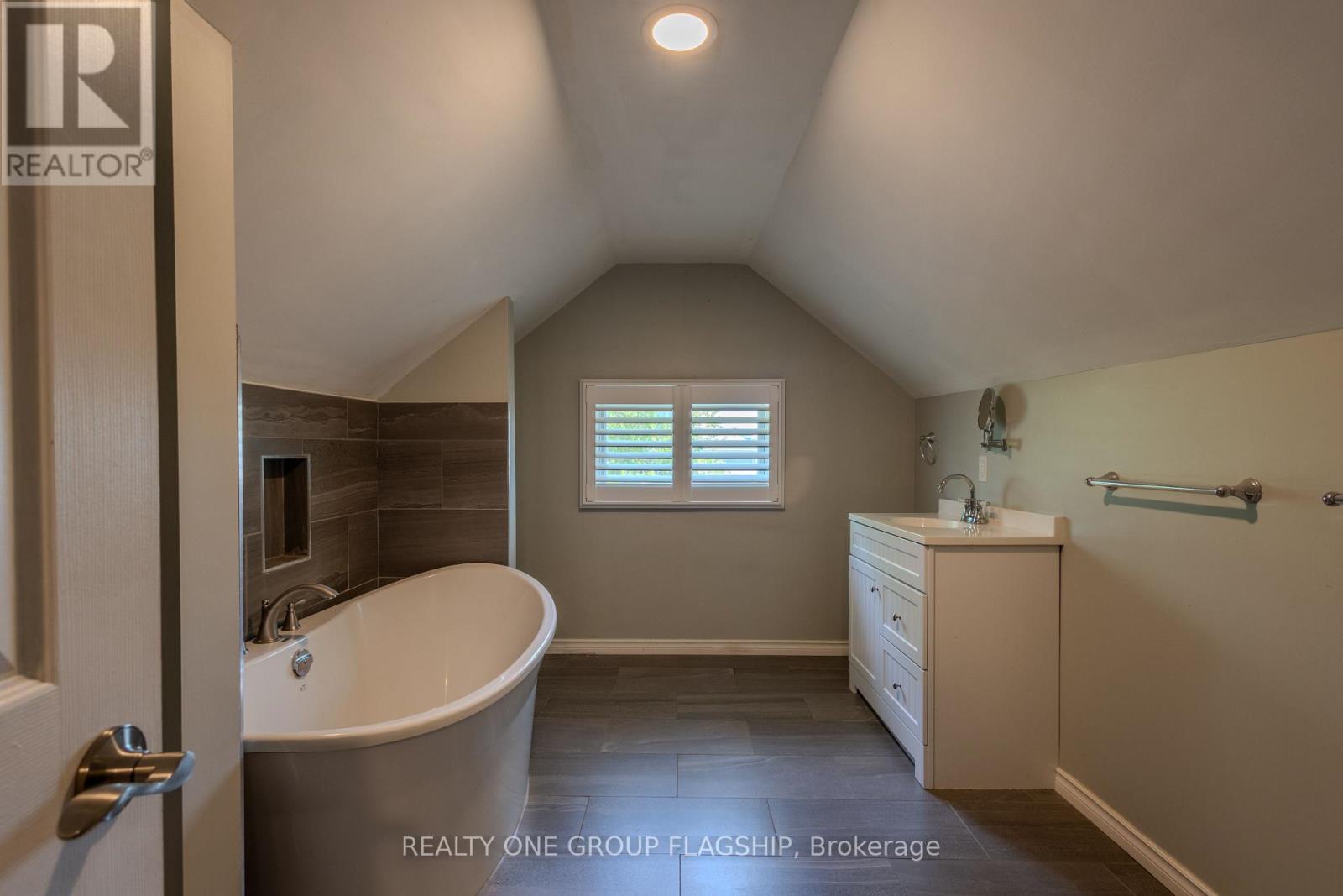 4774 Third Avenue, Niagara Falls, Ontario  L2E 4L6 - Photo 24 - X13246072