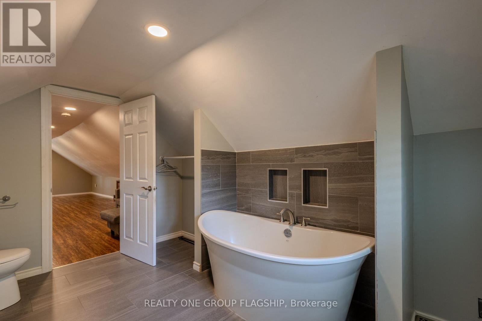 4774 Third Avenue, Niagara Falls, Ontario  L2E 4L6 - Photo 26 - X13246072